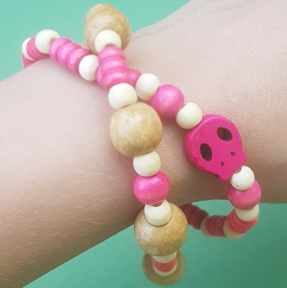ππ Pair of Pink Skull Wood beaded bracelets - Picture 1 of 10